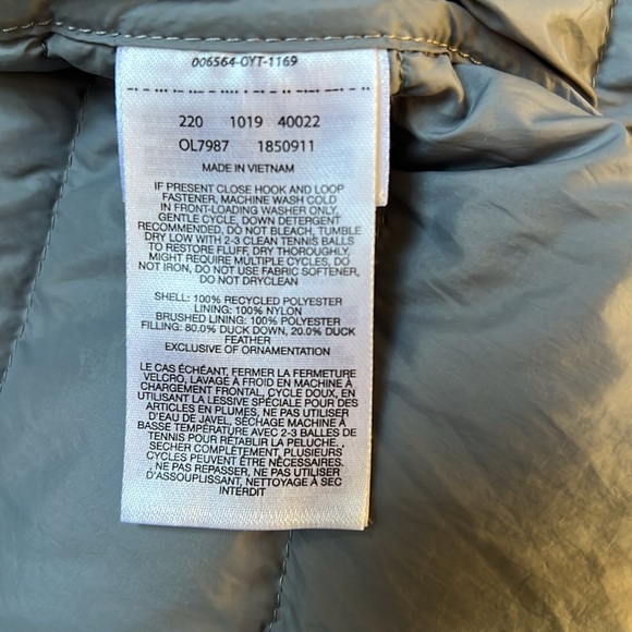 Mountain hardware coat silver grey color. Size SP - Picture 8 of 9